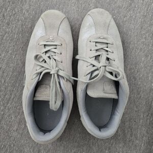 Lacoste women shinny grey US 6 sneakers